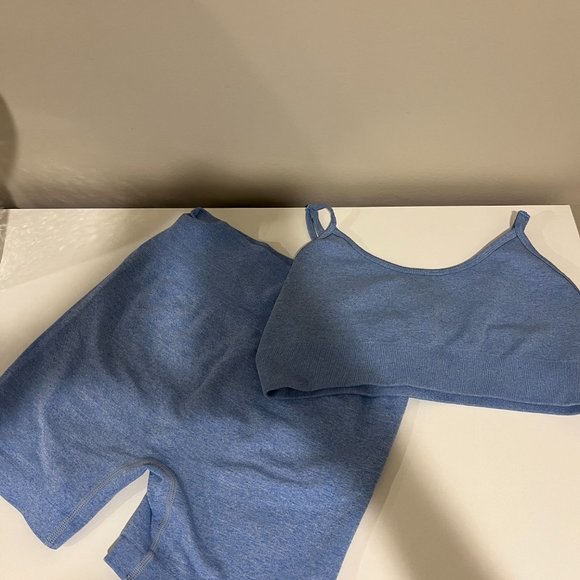 Amazon Workout Set - Picture 2 of 3